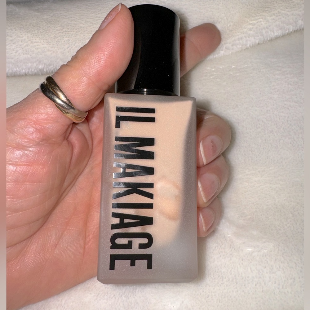 New NWT Entire Il Makiage system of no pores and perfect complexion Never used